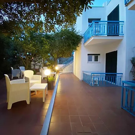 Hotell Lorenza E Mini Spiaggia di Cavoli