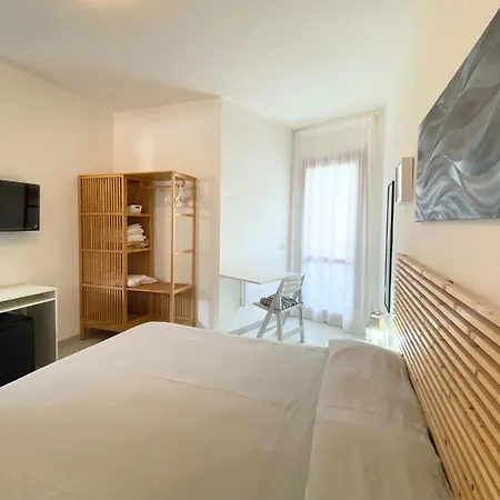 Lorenza E Mini Hotell 3*