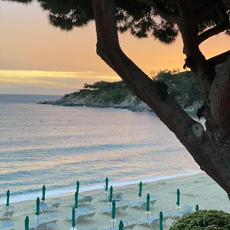 Lorenza E Mini Spiaggia di Cavoli