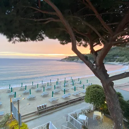 Lorenza E Mini Szálloda Spiaggia di Cavoli